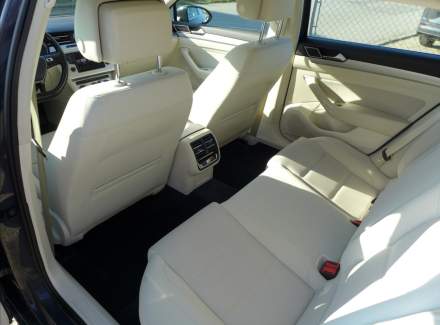 Volkswagen - Passat