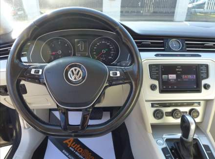 Volkswagen - Passat