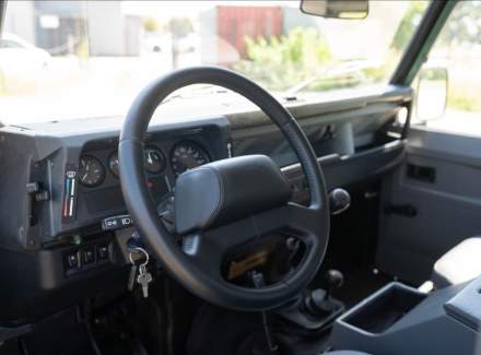 Land Rover - Defender