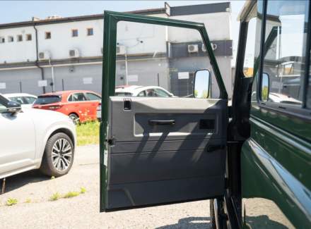 Land Rover - Defender