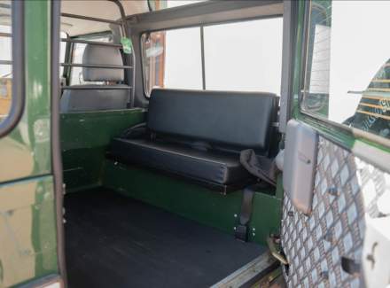 Land Rover - Defender