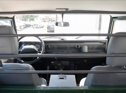 Land Rover - Defender