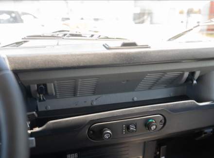 Land Rover - Defender