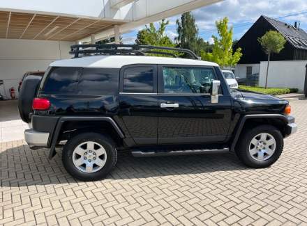 Toyota - FJ Cruiser