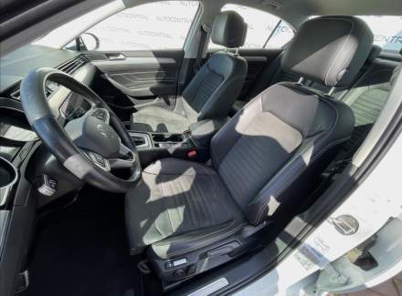 Volkswagen - Passat