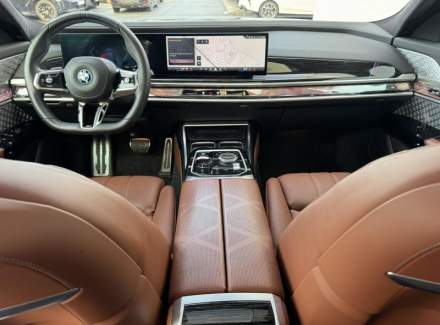 BMW - i7