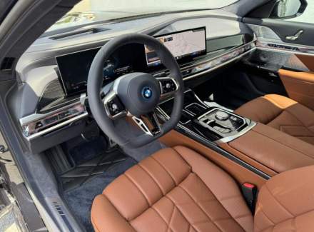BMW - i7