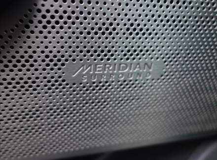 Land Rover - Range Rover Velar