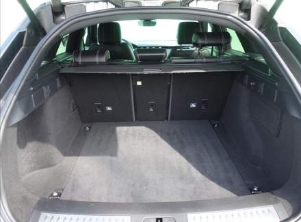 Land Rover - Range Rover Velar