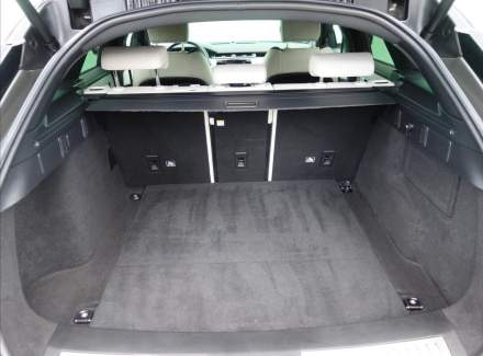 Land Rover - Range Rover Velar