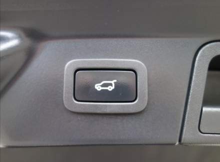 Land Rover - Range Rover Velar