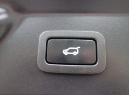 Land Rover - Range Rover Velar