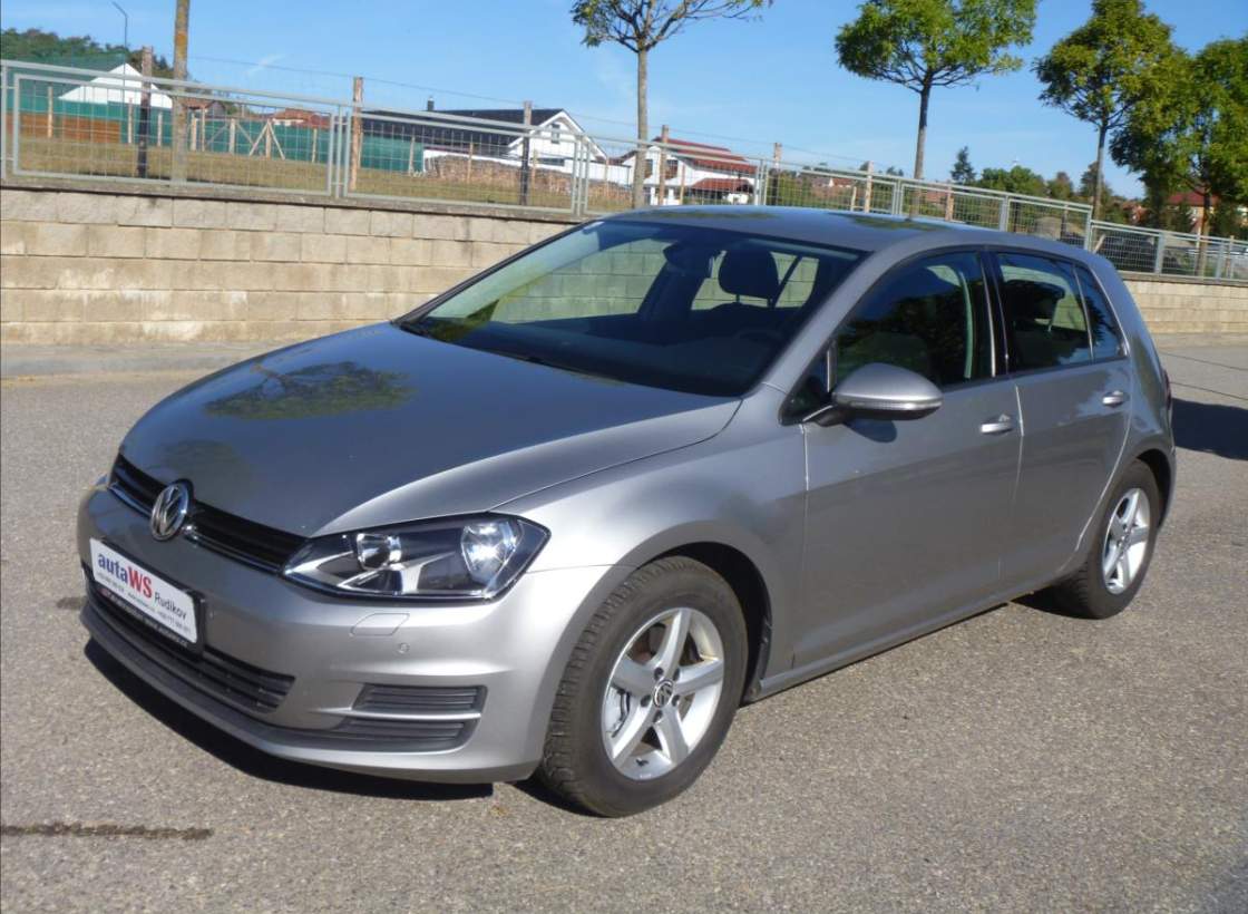 Volkswagen - Golf