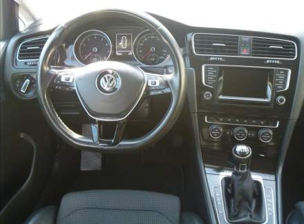 Volkswagen - Golf