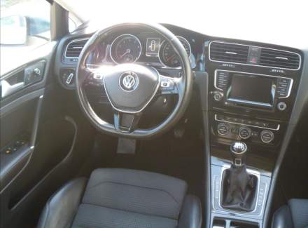Volkswagen - Golf