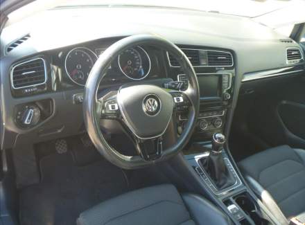 Volkswagen - Golf