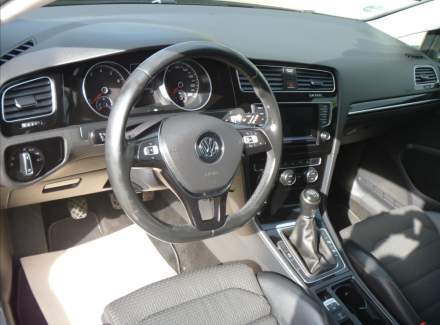 Volkswagen - Golf