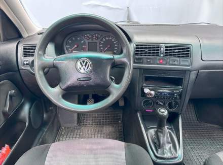 Volkswagen - Golf
