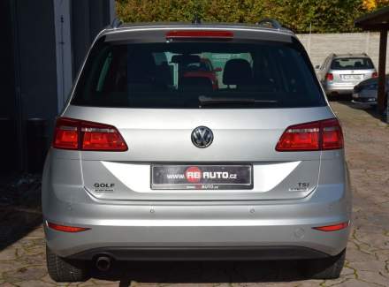 Volkswagen - Golf