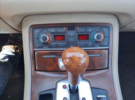 Audi - A8