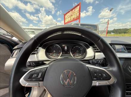 Volkswagen - Passat
