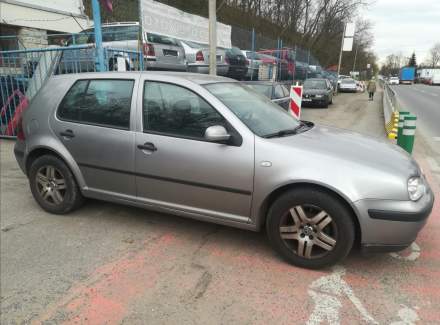 Volkswagen - Golf