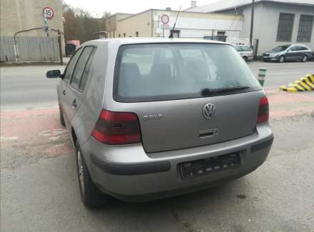 Volkswagen - Golf