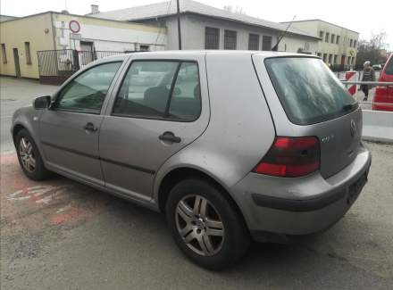 Volkswagen - Golf