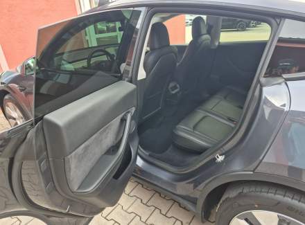 Tesla - Model Y