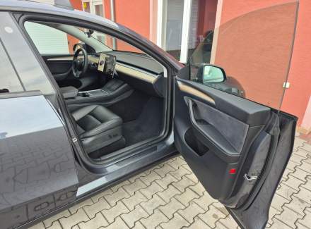 Tesla - Model Y