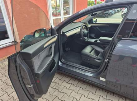 Tesla - Model Y
