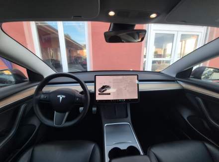 Tesla - Model 3