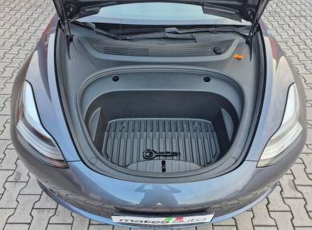 Tesla - Model 3
