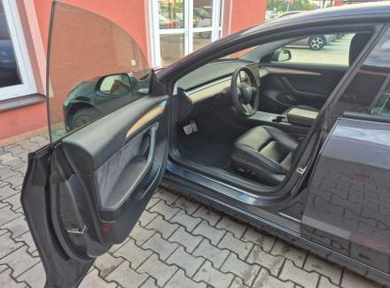 Tesla - Model 3