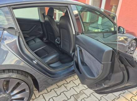 Tesla - Model 3