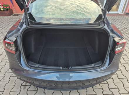 Tesla - Model 3