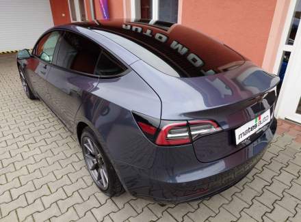 Tesla - Model 3