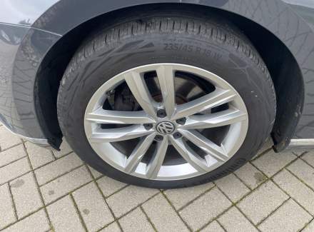 Volkswagen - Passat
