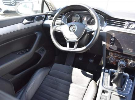 Volkswagen - Passat
