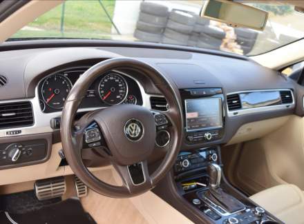 Volkswagen - Touareg