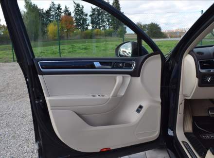 Volkswagen - Touareg