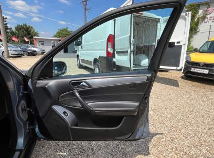 Mercedes-Benz - C-class