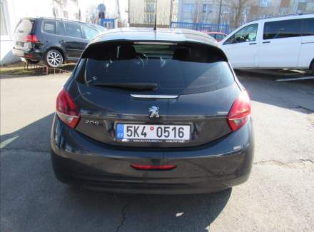 Peugeot - 208