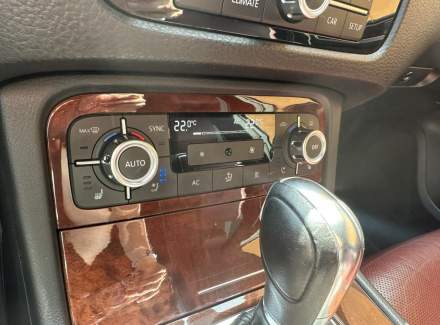 Volkswagen - Touareg