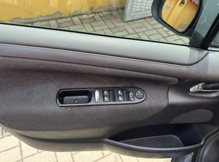 Peugeot - 207