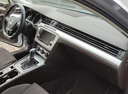 Volkswagen - Passat