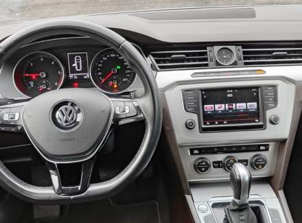 Volkswagen - Passat