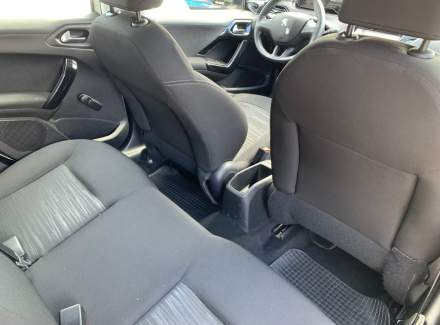 Peugeot - 208