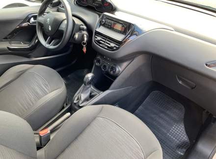 Peugeot - 208