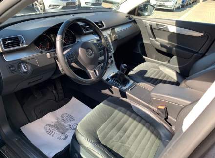 Volkswagen - Passat